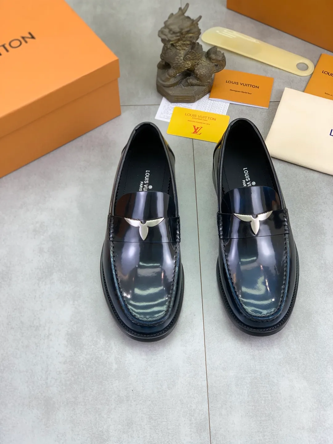 Men's men's shoes 💰P542 New style 💶[LOUIS VUITTON] Water-dyed Niuli Original order New style 🍀LV Louis Vuitton *——Top version of LV classic leather shoes! Made of imported original calfskin, original leather side strips and wear-resistant high-end rubber outsole! High quality products! Color: 3️⃣optional Size: 38-44 (45 customized)